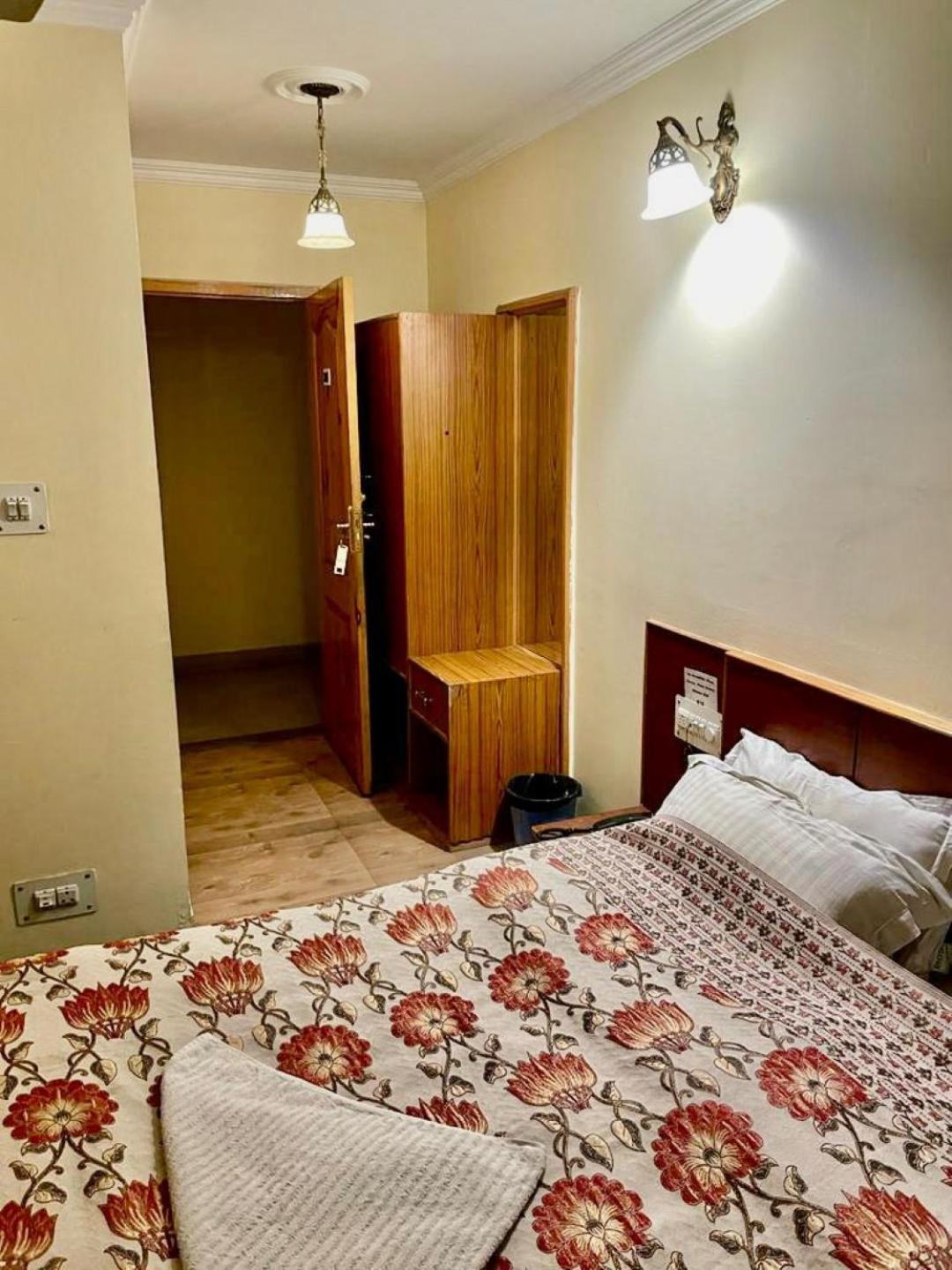 Hotel Town Centre , Srinagar Eksteriør billede